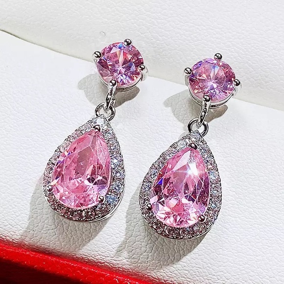 ♦️SALE♦️🌟2/$25🌟Bright Pink Crystal Zirconia Drop Earrings - Picture 3 of 12